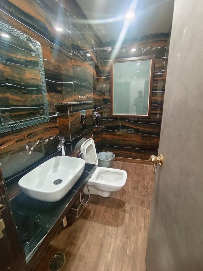 Hotel Red Stone Inn - Near New Delhi Railway Station - Paharganj Ngoại thất bức ảnh