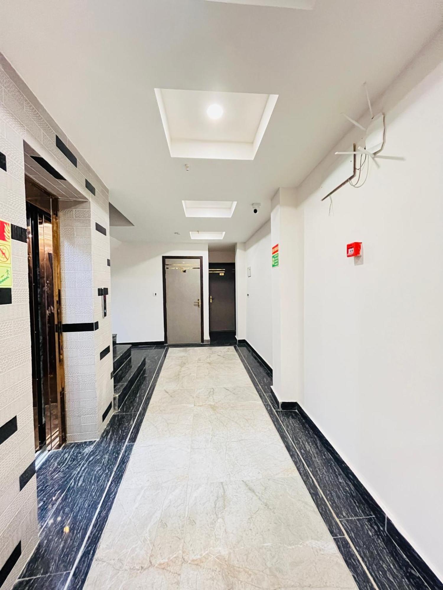 Hotel Red Stone Inn - Near New Delhi Railway Station - Paharganj Ngoại thất bức ảnh