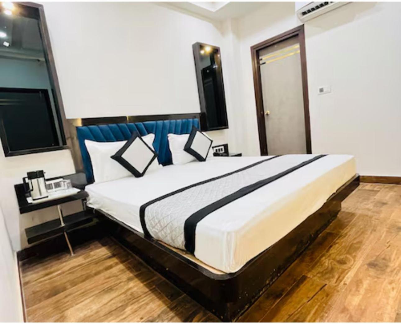 Hotel Red Stone Inn - Near New Delhi Railway Station - Paharganj Ngoại thất bức ảnh