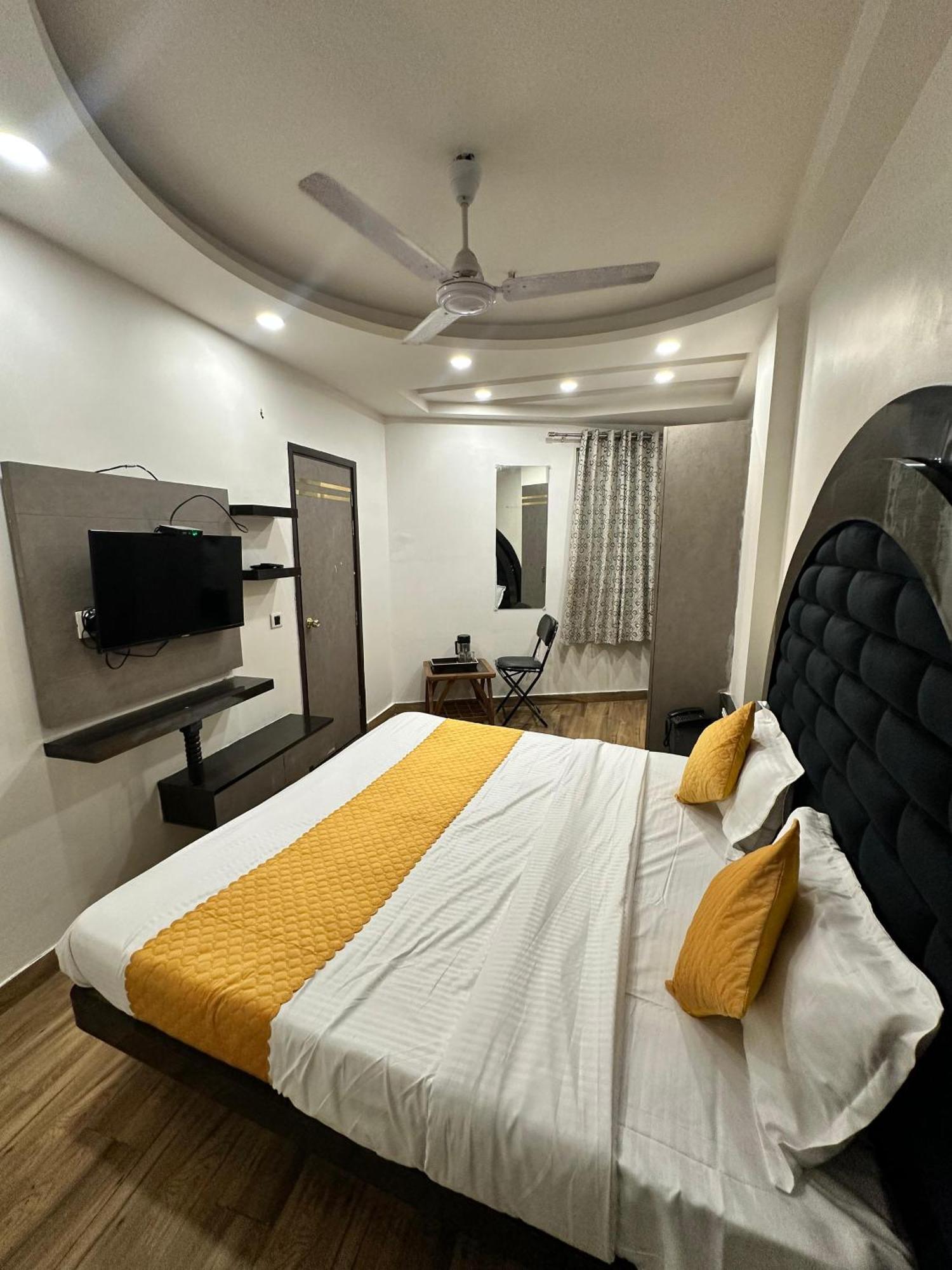 Hotel Red Stone Inn - Near New Delhi Railway Station - Paharganj Ngoại thất bức ảnh