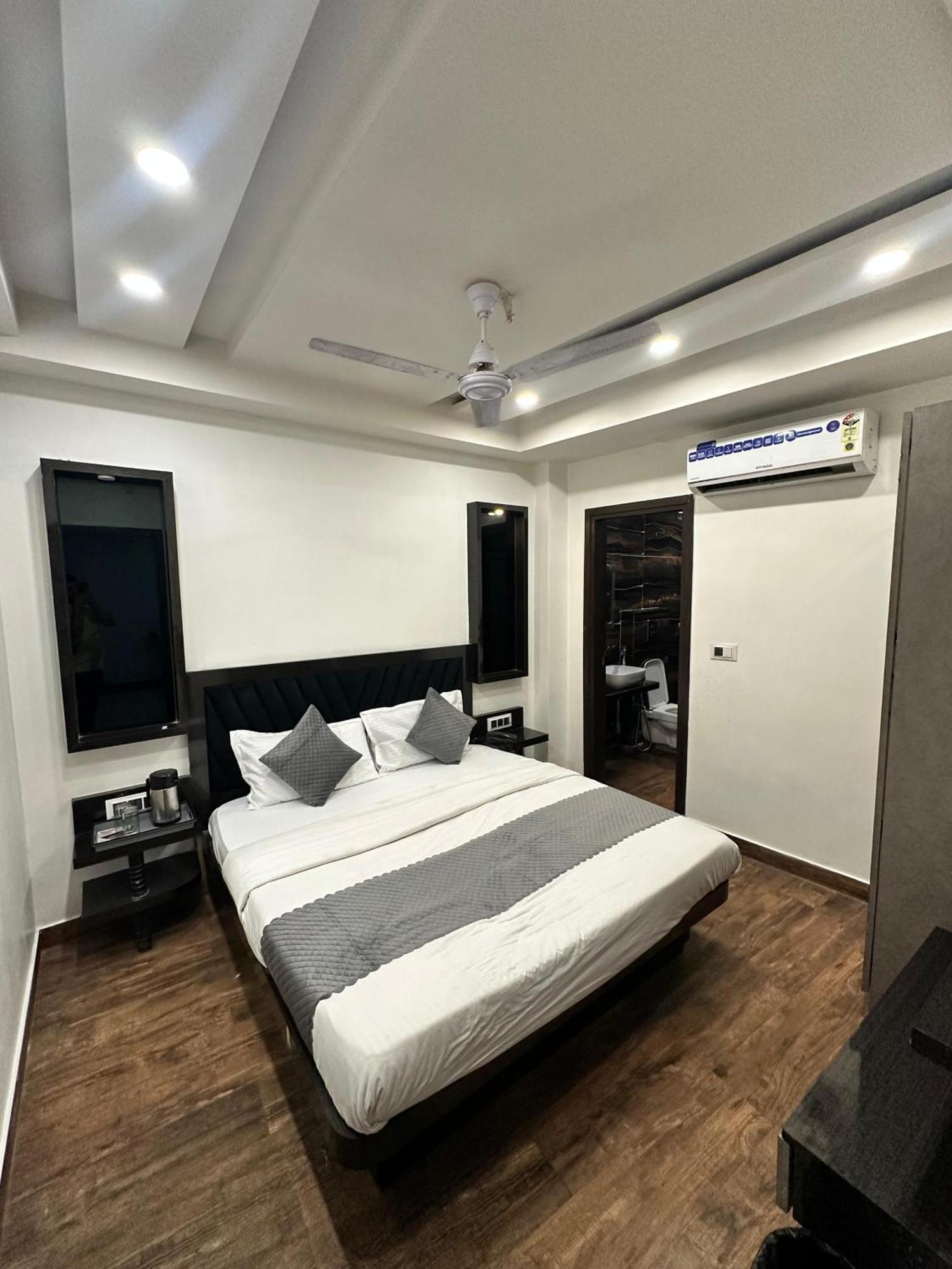 Hotel Red Stone Inn - Near New Delhi Railway Station - Paharganj Ngoại thất bức ảnh