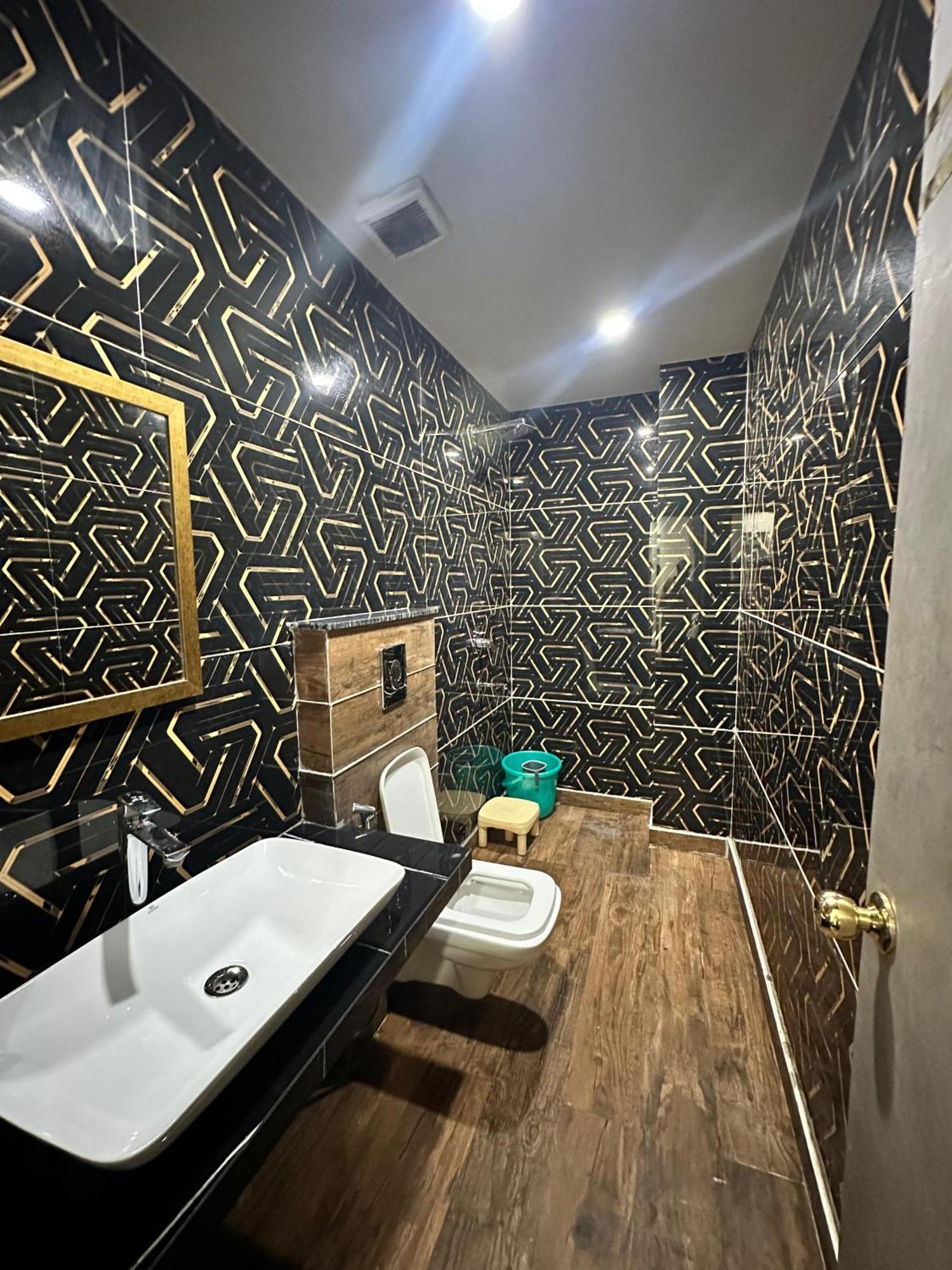 Hotel Red Stone Inn - Near New Delhi Railway Station - Paharganj Ngoại thất bức ảnh